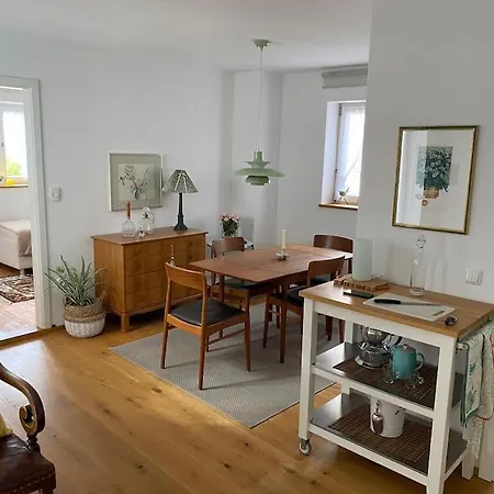 Mit Garten Und Balkon *